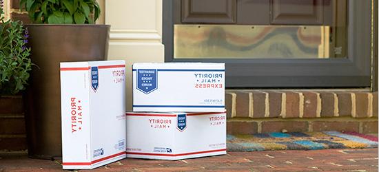 Boxes outside a residence for 美国邮政总局 package pickup.